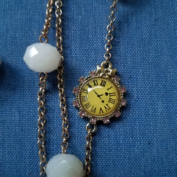 🎀🕰️Betsey Johnson 3-Strand Charm Necklace Clock & Bows - EPC🕰️🎀 - Picture 6 of 11